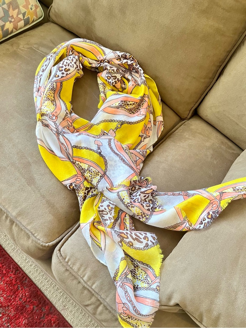 Patterned rectangular shawl/scarf. Good sized. - Picture 5 of 8